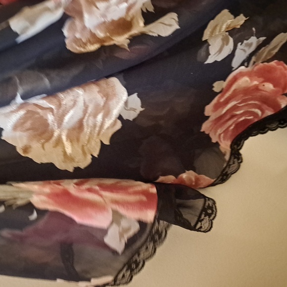 Beautiful Lucie  Ann full sweep long black and rose peignoir set large - Picture 4 of 5